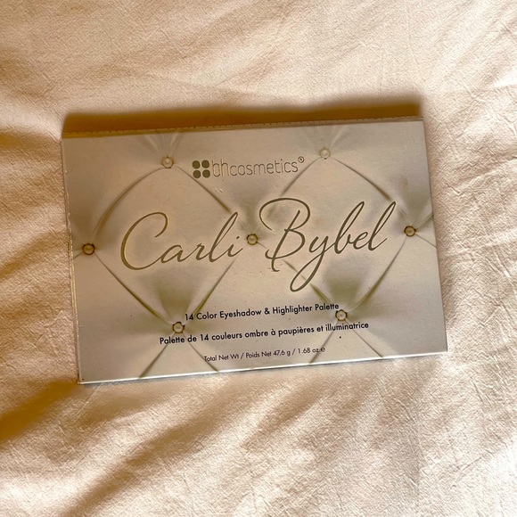 Bu cosmetics X Carli Bybel - Picture 1 of 2